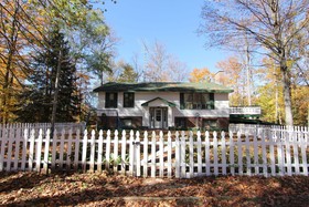 Birch Cliff Lodge on Baptiste Lake