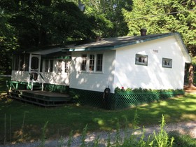 Birch Cliff Lodge on Baptiste Lake