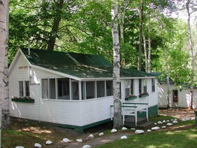 Birch Cliff Lodge on Baptiste Lake