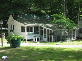 Birch Cliff Lodge on Baptiste Lake