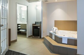 Comfort Inn & Suites Barrie / Essa Road