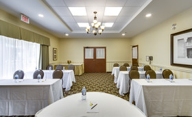 Monte Carlo Inn - Barrie Suites