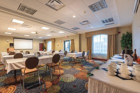 Holiday Inn Express & Suites Belleville