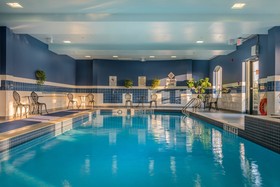 Holiday Inn Express & Suites Belleville