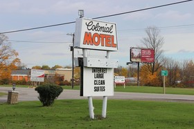 Colonial Motel