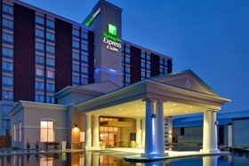 Holiday Inn Express & Suites Chatham South