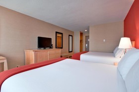 Holiday Inn Express & Suites Chatham South