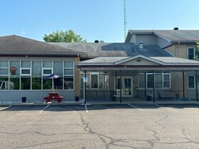 Bears Den Lounge And Motel