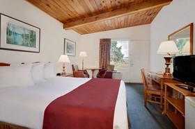 Ramada by Wyndham Gananoque Provincial Inn