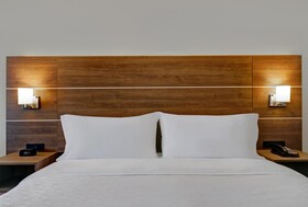 Holiday Inn Express Kingston West