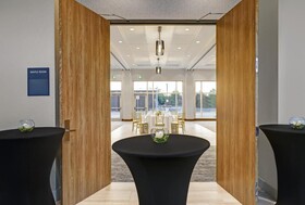 Holiday Inn Express Kingston West