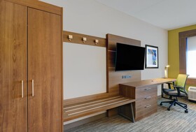 Holiday Inn Express Kingston West