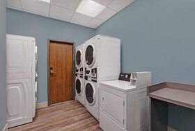 Holiday Inn Express Kingston West