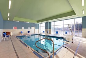 Holiday Inn Express Kingston West