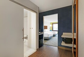 Holiday Inn Express Kingston West