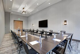 Holiday Inn Express Kingston West