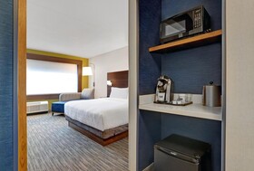 Holiday Inn Express Kingston West