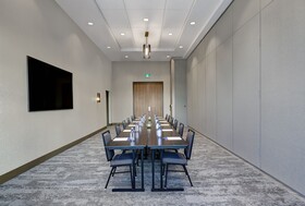 Holiday Inn Express Kingston West