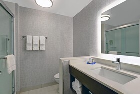 Holiday Inn Express Kingston West