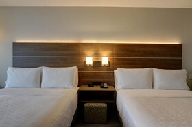 Holiday Inn Express Kingston West