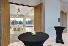 Holiday Inn Express Kingston West