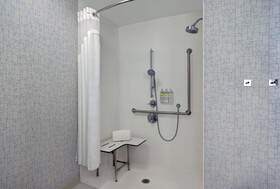 Holiday Inn Express Kingston West