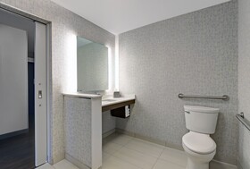 Holiday Inn Express Kingston West