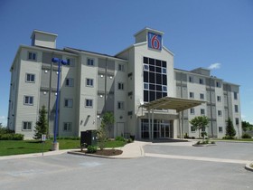 Motel 6 Kingston