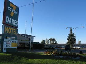 Seven Oakes Motel