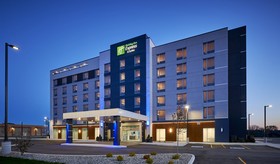 Holiday Inn Express & Suites Windsor East – Lakeshore