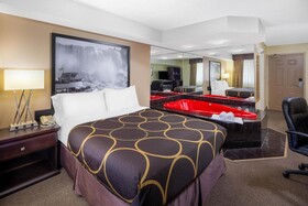Super 8 by Wyndham Niagara Falls by the Falls
