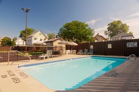 Super 8 by Wyndham Niagara Falls by the Falls
