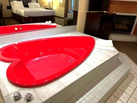 Super 8 by Wyndham Niagara Falls by the Falls