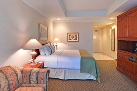 Holiday Inn Hotel & Suites Oakville @ Bronte