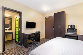 La Quinta Inn & Suites by Wyndham Oshawa