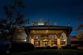 Travelodge by Wyndham Oshawa Whitby