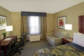 Travelodge by Wyndham Oshawa Whitby