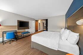 Tru by Hilton Oshawa