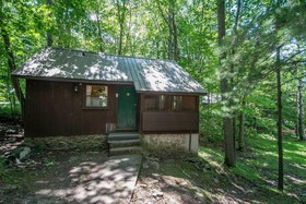 Fifth Lake Cottages