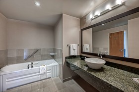Best Western Plus Perth Parkside Inn & Spa