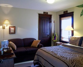 Simcoe Suites on the Henley