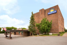 Days Inn by Wyndham Renfrew Conference Centre