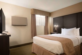 Days Inn by Wyndham Renfrew Conference Centre