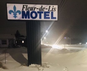 Fleur De Lis Motel