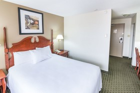 Ramada by Wyndham Thunder Bay Airlane Hotel