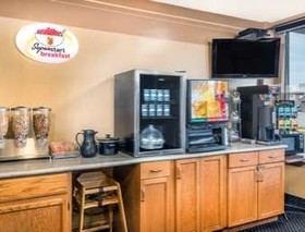 Super 8 by Wyndham Thunder Bay