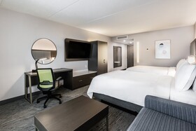 Holiday Inn Express & Suites Toronto Airport South
