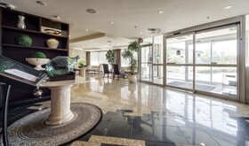 Monte Carlo Inn Airport Suites