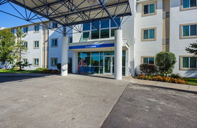 Motel 6 Toronto East Whitby