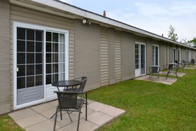 Canadas Best Value Inn & Suites